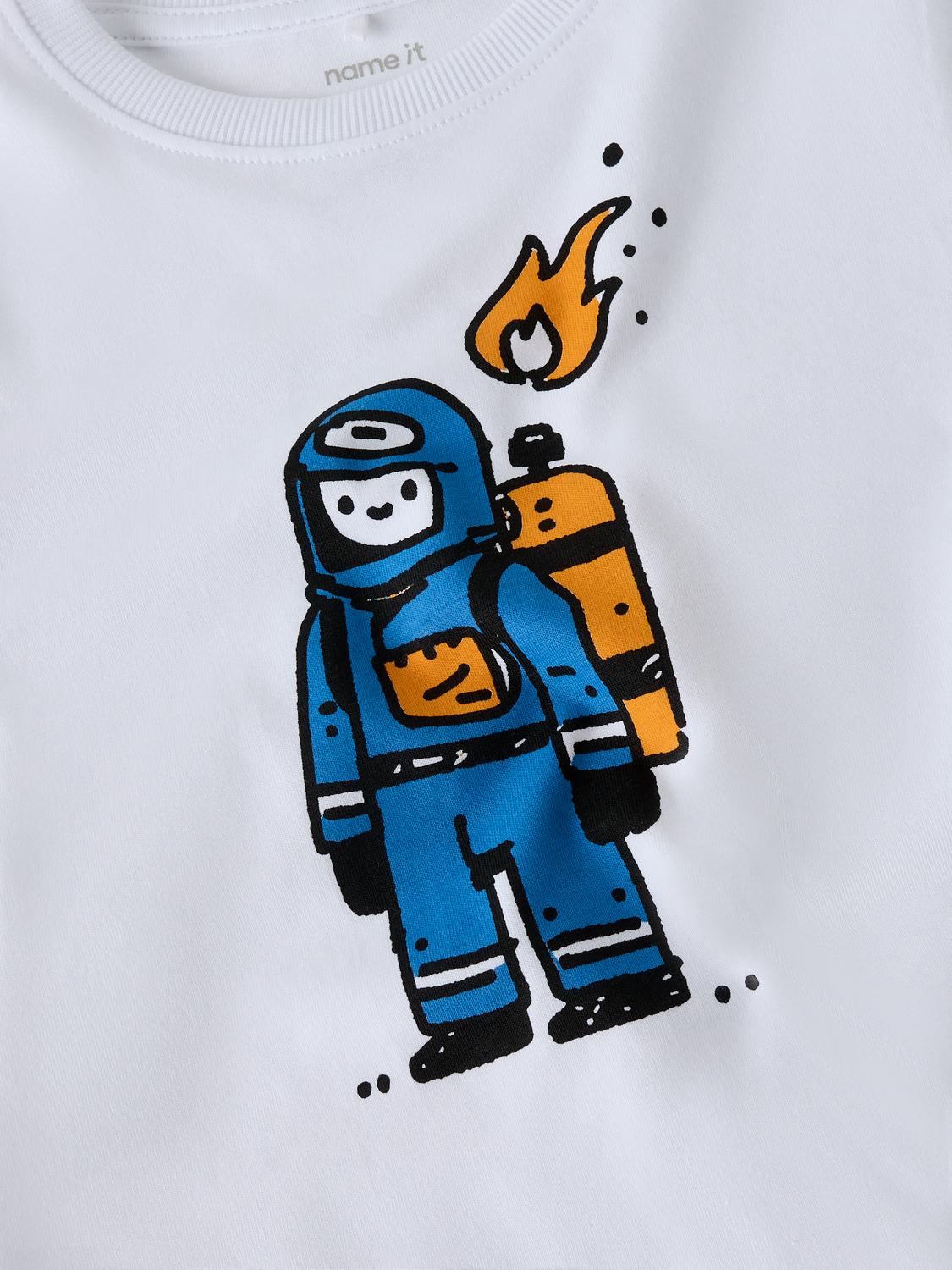 model_shot-front_full